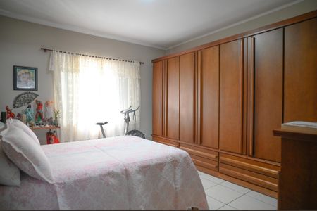 Casa à venda com 220m², 5 quartos e 4 vagas Casa à venda com 220m², 5 quartos e 4 vagasQuarto 3