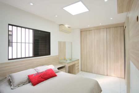 Casa à venda com 183m², 3 quartos e 4 vagasSuíte 2