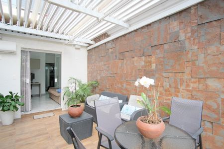 Casa à venda com 183m², 3 quartos e 4 vagasVaranda da Sala 2