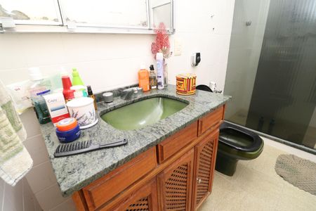 Casa à venda com 384m², 4 quartos e 2 vagasBanheiro Social