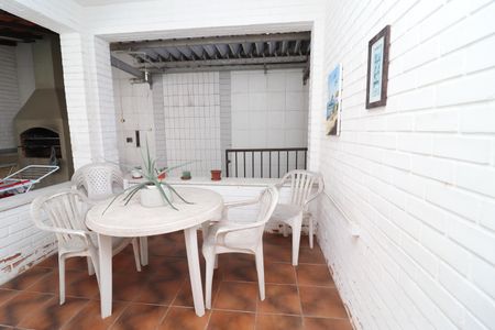 Casa à venda com 384m², 4 quartos e 2 vagasÁrea externa