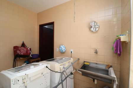 Casa à venda com 384m², 4 quartos e 2 vagasÁrea de Serviço