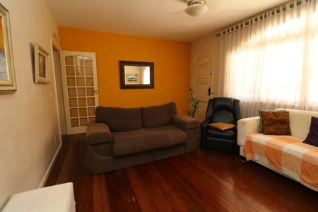 Casa à venda com 384m², 4 quartos e 2 vagasSala