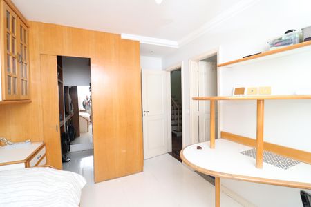 Casa à venda com 384m², 4 quartos e 2 vagasSuíte 2