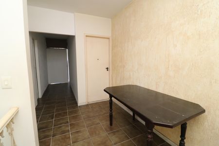 Casa à venda com 384m², 4 quartos e 2 vagasCorredor