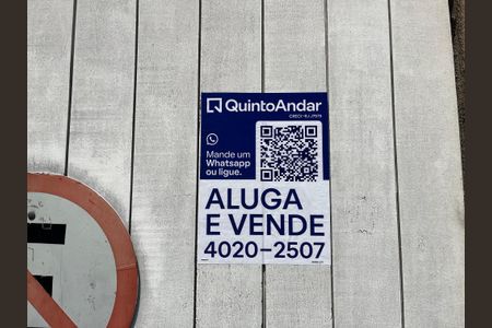 Casa à venda com 200m², 1 quarto e 4 vagas Casa à venda com 200m², 1 quarto e 4 vagasPlaca