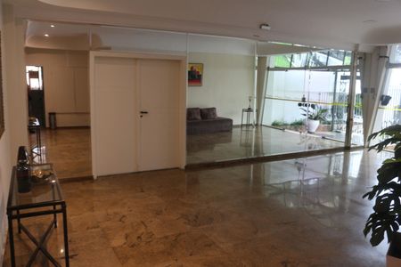 Apartamento à venda com 200m², 4 quartos e 2 vagasHall social
