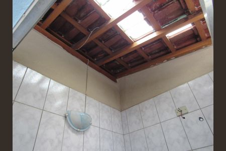 Casa à venda com 350m², 2 quartos e 2 vagasBanheiro 2