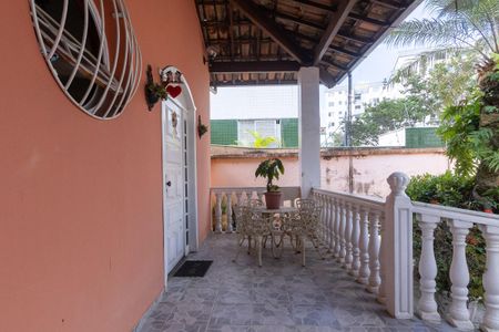 Casa à venda com 367m², 4 quartos e 4 vagas Casa à venda com 367m², 4 quartos e 4 vagasVaranda e Garagem