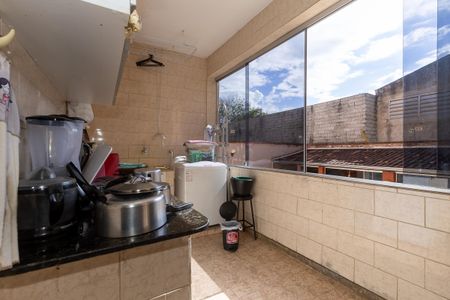 Casa à venda com 367m², 4 quartos e 4 vagas Casa à venda com 367m², 4 quartos e 4 vagasSala de TV