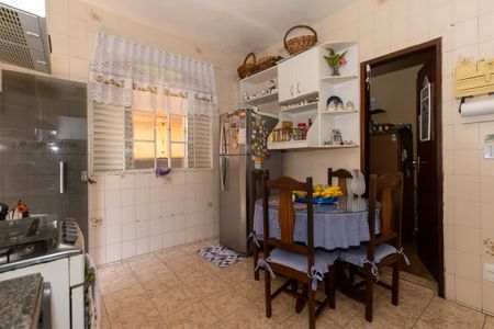 Casa à venda com 367m², 4 quartos e 4 vagas Casa à venda com 367m², 4 quartos e 4 vagasCozinha