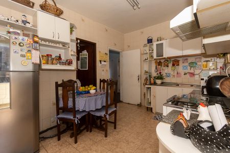 Casa à venda com 367m², 4 quartos e 4 vagas Casa à venda com 367m², 4 quartos e 4 vagasCozinha