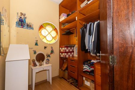 Casa à venda com 367m², 4 quartos e 4 vagas Casa à venda com 367m², 4 quartos e 4 vagasCloset da suíte 1