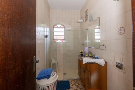 Casa à venda com 367m², 4 quartos e 4 vagas Casa à venda com 367m², 4 quartos e 4 vagasBanheiro Social