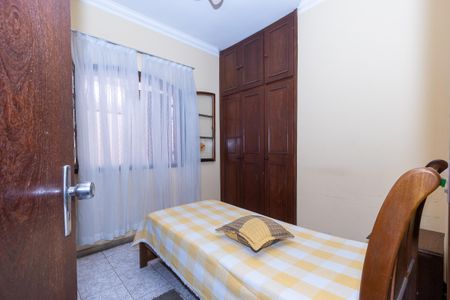 Casa à venda com 367m², 4 quartos e 4 vagas Casa à venda com 367m², 4 quartos e 4 vagasQuarto 1