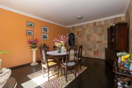 Casa à venda com 367m², 4 quartos e 4 vagas Casa à venda com 367m², 4 quartos e 4 vagasCopa