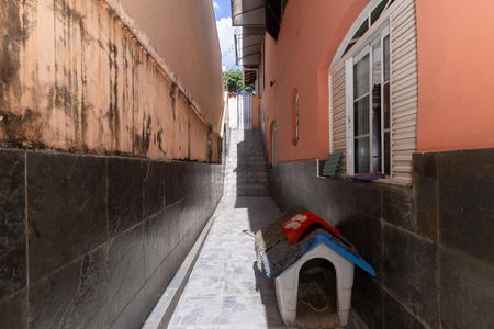 Casa à venda com 367m², 4 quartos e 4 vagas Casa à venda com 367m², 4 quartos e 4 vagasCorredor