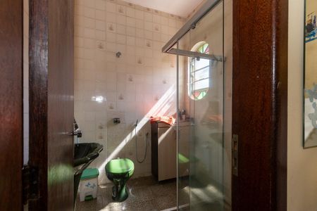 Casa à venda com 367m², 4 quartos e 4 vagas Casa à venda com 367m², 4 quartos e 4 vagasBanheiro da Suíte 1