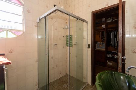 Casa à venda com 367m², 4 quartos e 4 vagas Casa à venda com 367m², 4 quartos e 4 vagasBanheiro da Suíte 1