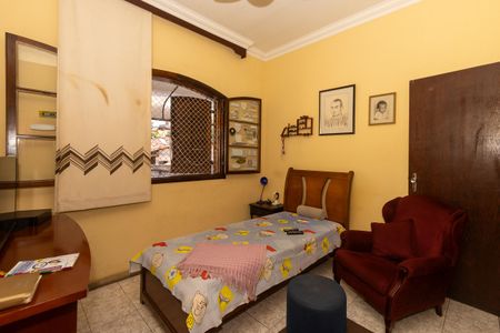 Casa à venda com 367m², 4 quartos e 4 vagas Casa à venda com 367m², 4 quartos e 4 vagasQuarto 2