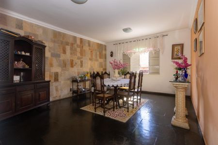 Casa à venda com 367m², 4 quartos e 4 vagas Casa à venda com 367m², 4 quartos e 4 vagasCopa