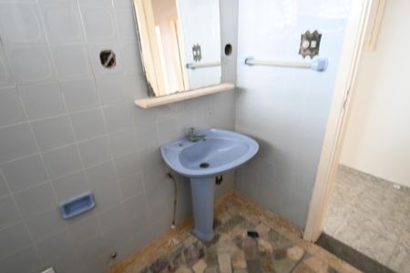 Casa à venda com 230m², 3 quartos e 5 vagasBanheiro 2