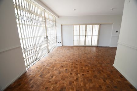 Casa à venda com 230m², 3 quartos e 5 vagasSala