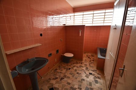 Casa à venda com 230m², 3 quartos e 5 vagasBanheiro 1