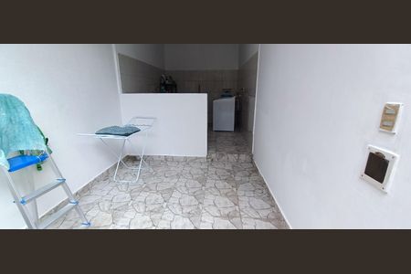 Casa à venda com 200m², 2 quartos e 2 vagas Casa à venda com 200m², 2 quartos e 2 vagasÁrea de Serviço casa 1