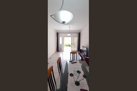 Casa à venda com 200m², 2 quartos e 2 vagas Casa à venda com 200m², 2 quartos e 2 vagasSala Casa 1