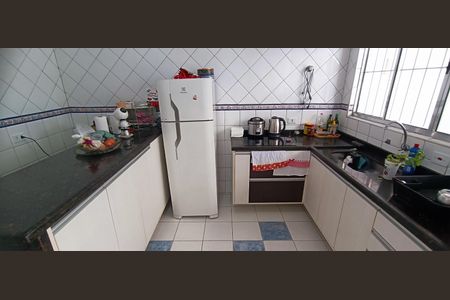 Casa à venda com 200m², 2 quartos e 2 vagas Casa à venda com 200m², 2 quartos e 2 vagasCozinha Casa 1