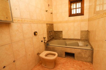 Casa à venda com 200m², 3 quartos e 2 vagasBanheiro 1