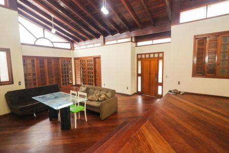 Casa à venda com 200m², 3 quartos e 2 vagasSala