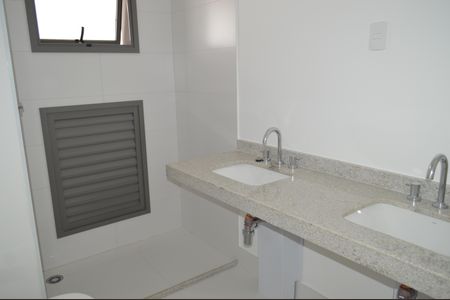 Apartamento à venda com 141m², 3 quartos e 2 vagasBanheiro da Suíte 3