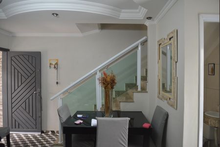 Casa à venda com 78m², 2 quartos e 2 vagasSala