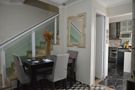 Casa à venda com 78m², 2 quartos e 2 vagasSala