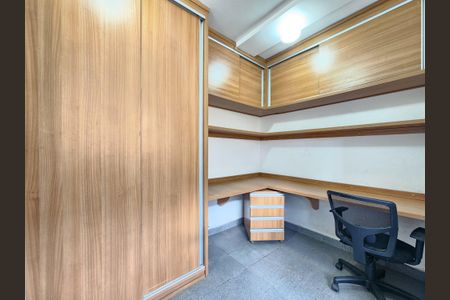 Apartamento à venda com 97m², 4 quartos e 2 vagasEscritório