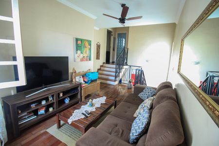 Casa à venda com 360m², 3 quartos e 6 vagas Casa à venda com 360m², 3 quartos e 6 vagasSala de TV