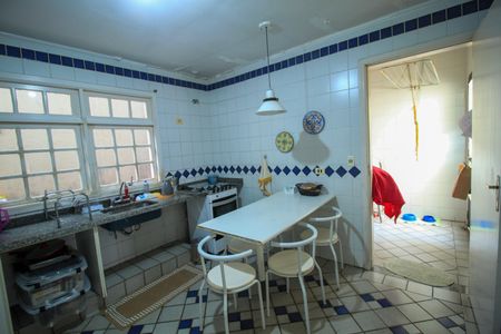 Casa à venda com 360m², 3 quartos e 6 vagas Casa à venda com 360m², 3 quartos e 6 vagasCozinha