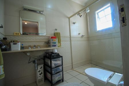 Casa à venda com 360m², 3 quartos e 6 vagas Casa à venda com 360m², 3 quartos e 6 vagasBanheiro da Suíte