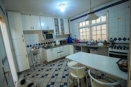 Casa à venda com 360m², 3 quartos e 6 vagas Casa à venda com 360m², 3 quartos e 6 vagasCozinha
