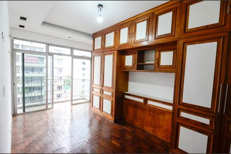 Apartamento à venda com 125m², 4 quartos e 2 vagas Apartamento à venda com 125m², 4 quartos e 2 vagasSuíte