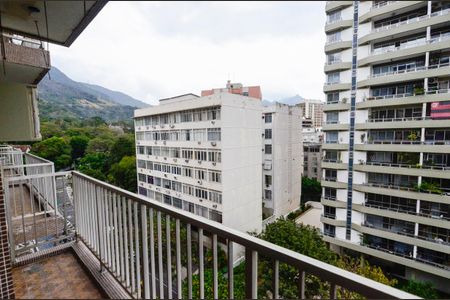 Apartamento à venda com 125m², 4 quartos e 2 vagas Apartamento à venda com 125m², 4 quartos e 2 vagasSuíte