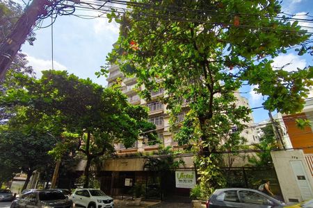 Apartamento à venda com 125m², 4 quartos e 2 vagas Apartamento à venda com 125m², 4 quartos e 2 vagasFachada