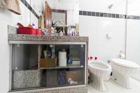 Casa à venda com 231m², 4 quartos e 4 vagas Casa à venda com 231m², 4 quartos e 4 vagasBanheiro da suíte