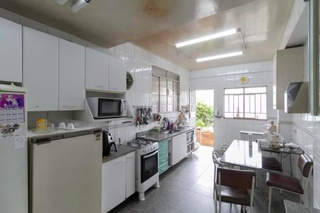 Casa à venda com 231m², 4 quartos e 4 vagas Casa à venda com 231m², 4 quartos e 4 vagasCozinha