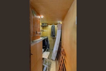 Casa à venda com 231m², 4 quartos e 4 vagas Casa à venda com 231m², 4 quartos e 4 vagasCloset da suíte 3