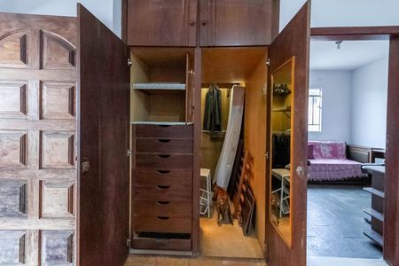 Casa à venda com 231m², 4 quartos e 4 vagas Casa à venda com 231m², 4 quartos e 4 vagasCloset da suíte 3