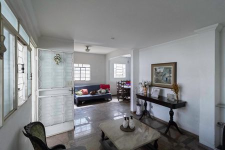 Casa à venda com 231m², 4 quartos e 4 vagas Casa à venda com 231m², 4 quartos e 4 vagasSala 1