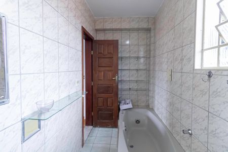 Casa à venda com 231m², 4 quartos e 4 vagas Casa à venda com 231m², 4 quartos e 4 vagasBanheiro da suíte 3